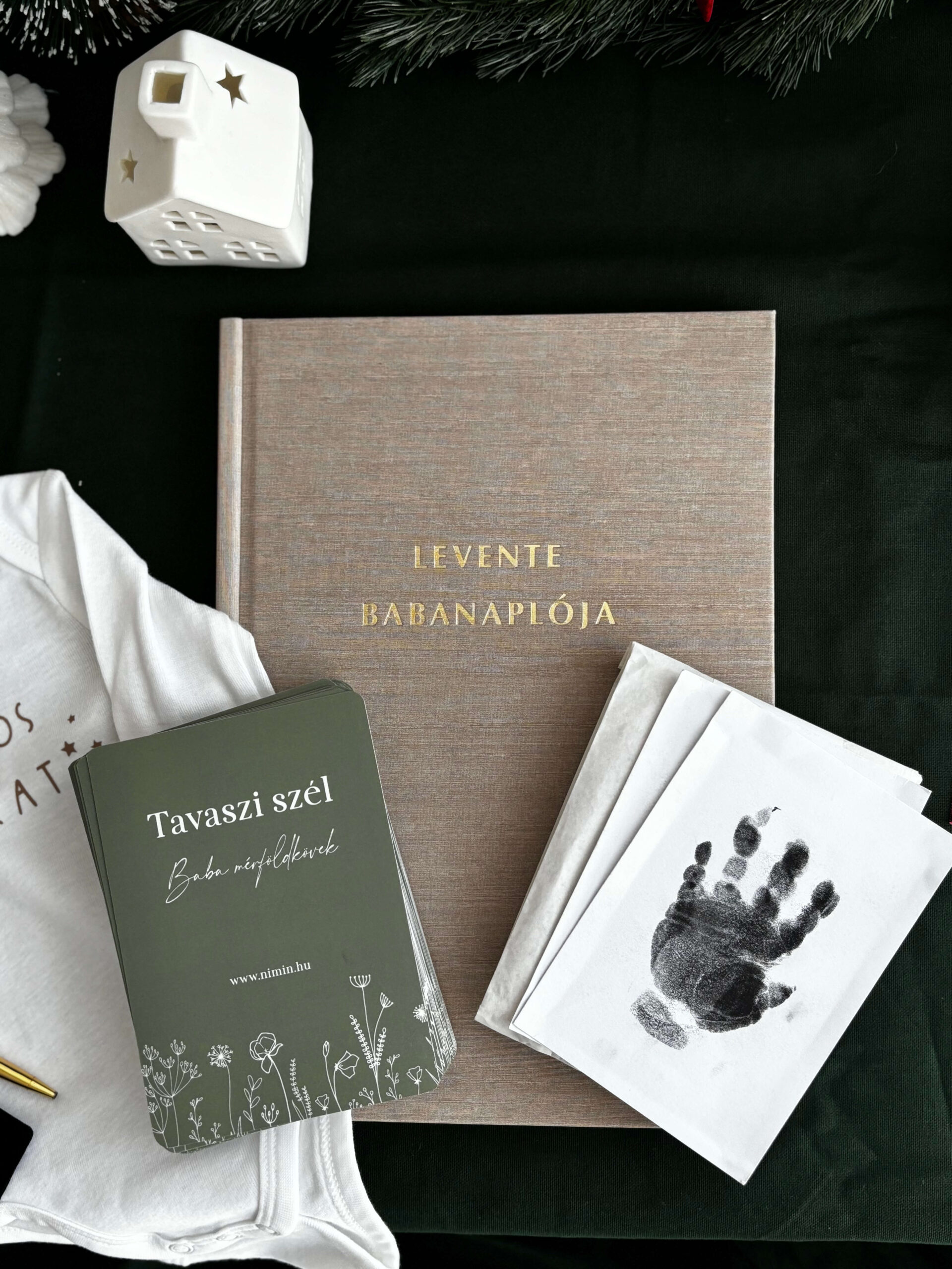 Baba első emlékeit őrző csomag kiegészítőkkel