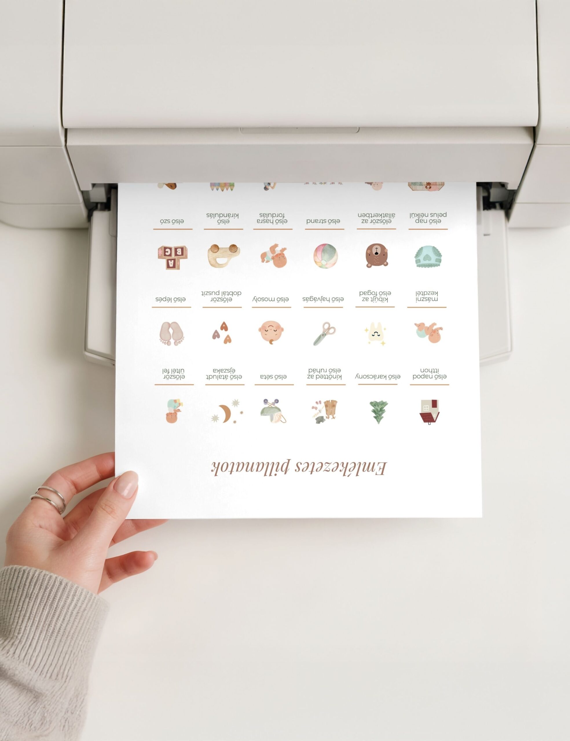 Otthon nyomtatható baba mérföldkő poszter, amint éppen kijön a nyomtatóból